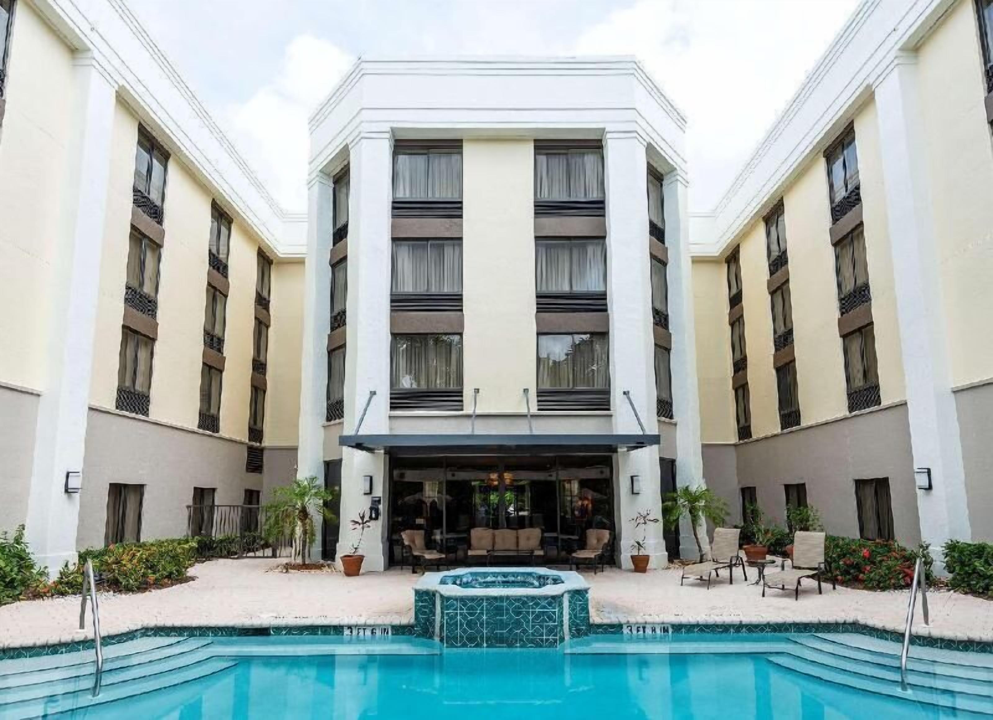 Pool | Outdoor pool, sun loungers