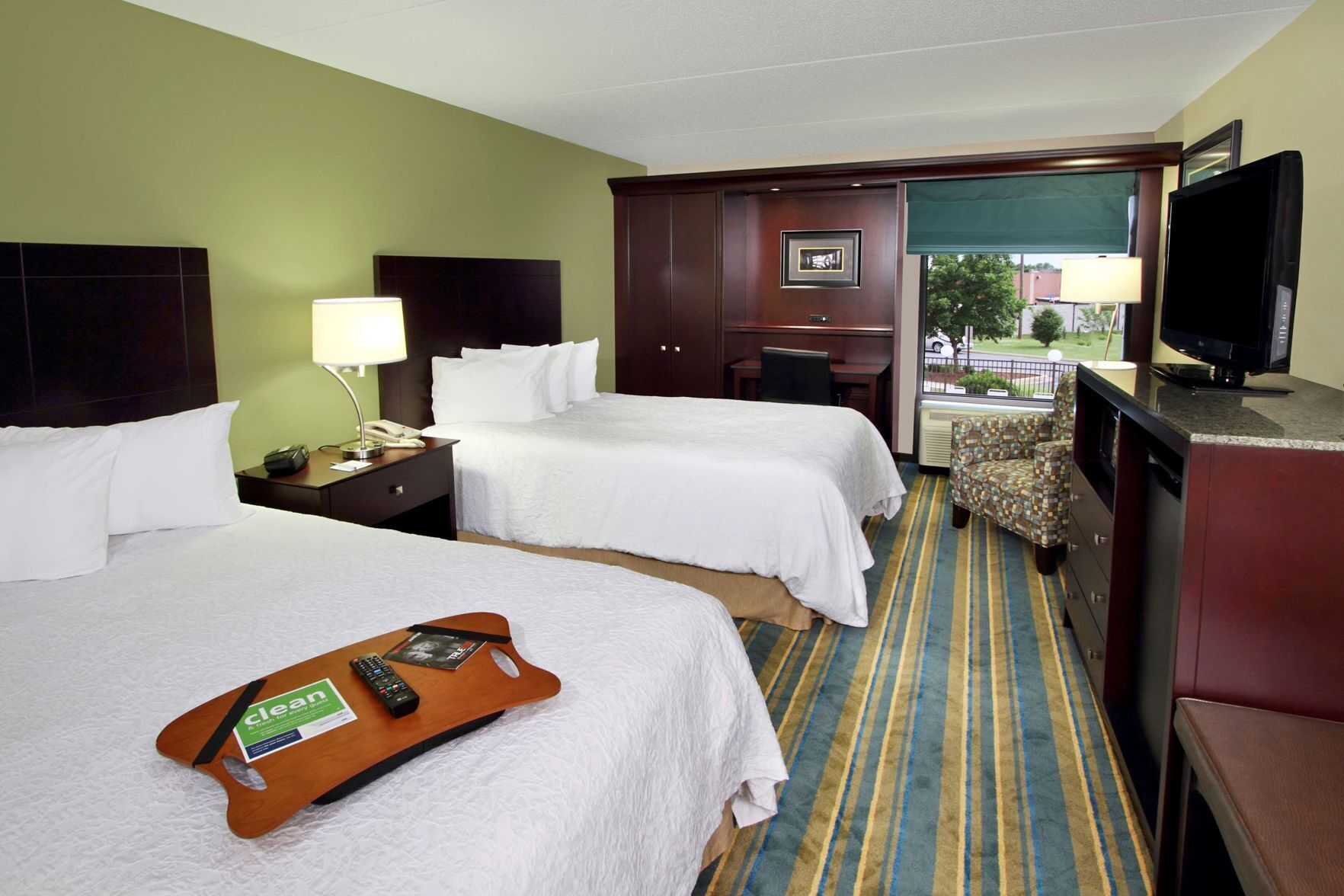 Premium bedding, in-room safe, iron/ironing board