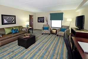 Premium bedding, in-room safe, iron/ironing board