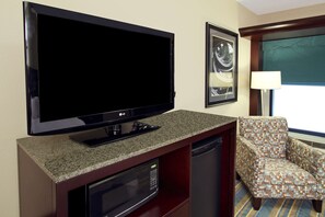 Premium bedding, in-room safe, iron/ironing board