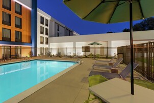 Piscina externa sazonal