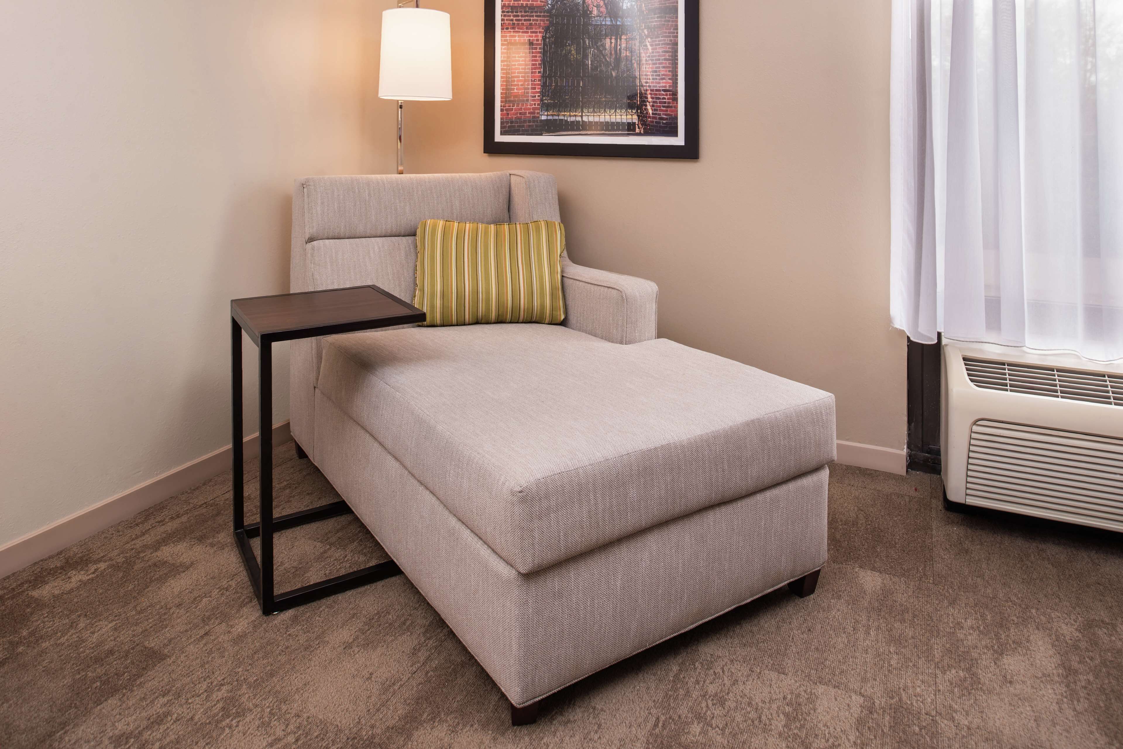 one king bed, non-smoking | living area | 25-inch tv with cable channels