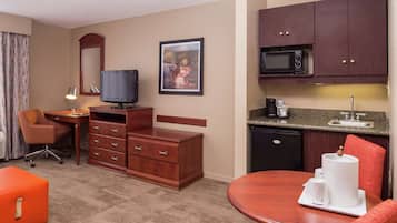 Deluxe, One King Bed, Non-Smoking | Premium bedding, pillowtop beds, blackout drapes, iron/ironing board