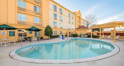 La Quinta Inn & Suites by Wyndham Sherman