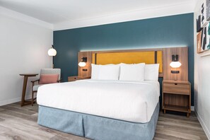 Kamar, 1 Tempat Tidur King, difabel mobilitas, Bebas Asap Rokok (Bathtub W/grab Bars) | Seprai premium, bantalan ekstra lembut, dan meja kerja