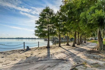 Hotel Exterior at Hilton Vacation Club Grand Beach Orlando