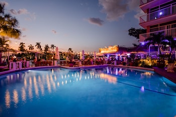 2 restaurants, lunch, dinner served; American cuisine at Sands Harbor Resort and Marina