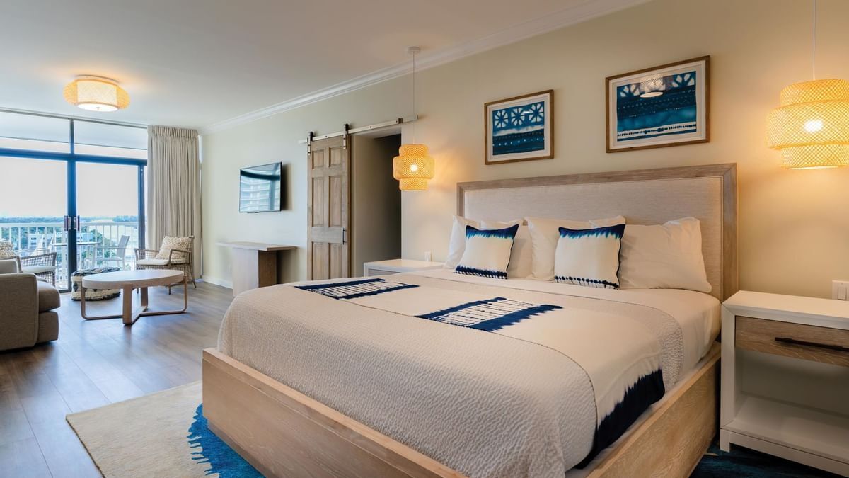 Deluxe Penthouse | In-room safe, desk, laptop workspace, iron/ironing board