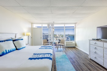 Premier Waterfront | In-room safe, desk, laptop workspace, iron/ironing board at Sands Harbor Resort and Marina
