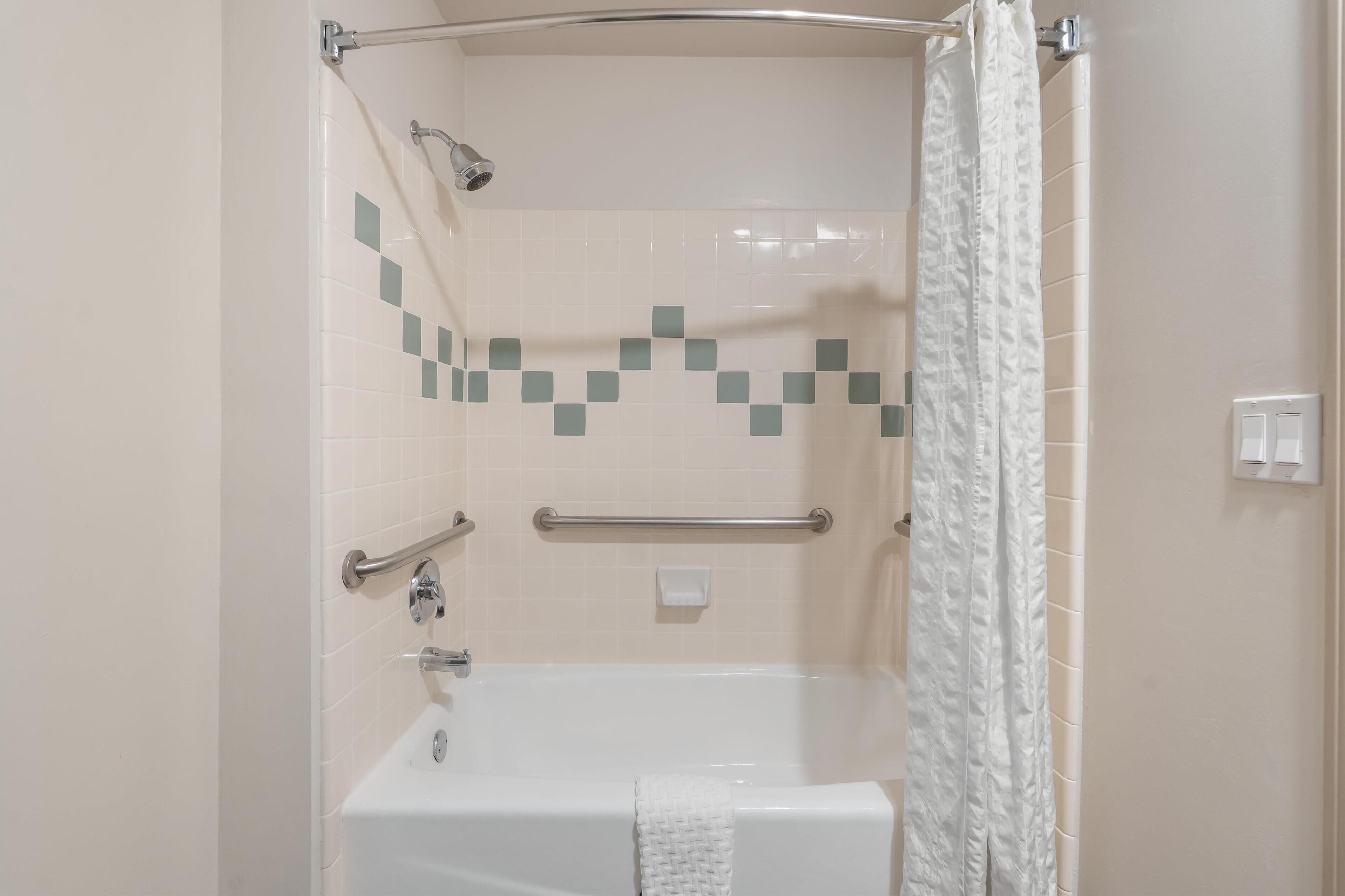 suite, 1 king bed, non smoking, refrigerator & microwave | bathroom | combined shower/bathtub, free toiletries, hair dryer, towels