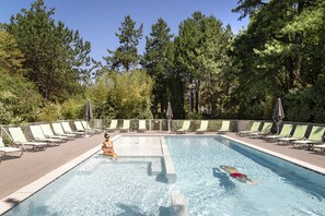 Piscina a l'aire lliure de temporada 