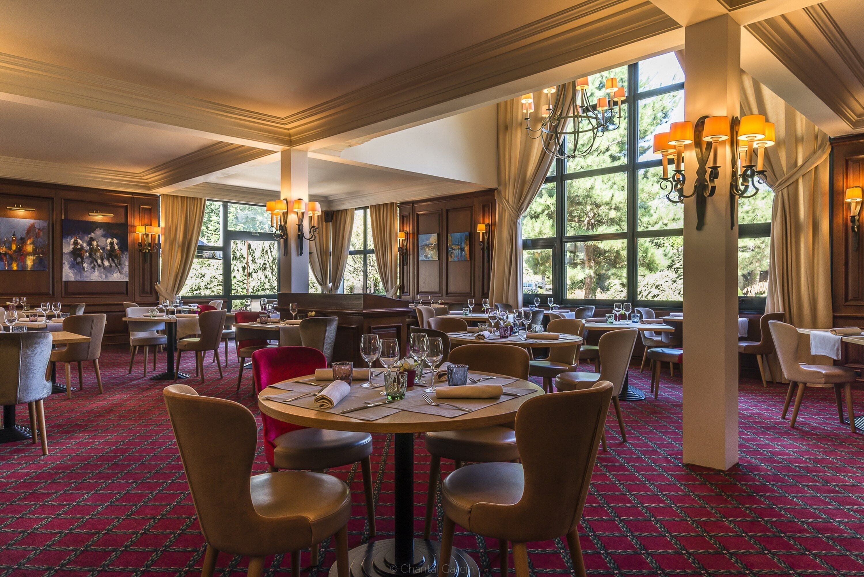 breakfast, lunch and dinner served