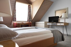 Caja de seguridad en la habitación y escritorio 