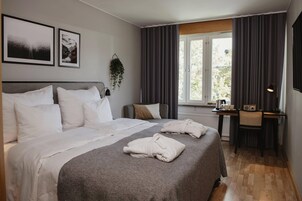 Superior Room, 1 Double Bed | Desk, cribs/infant beds, bed sheets