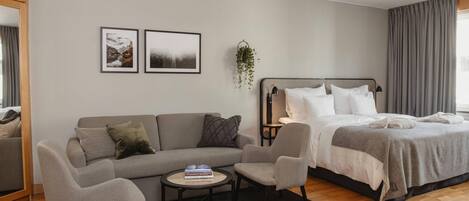 Escritorio, cunas y ropa de cama