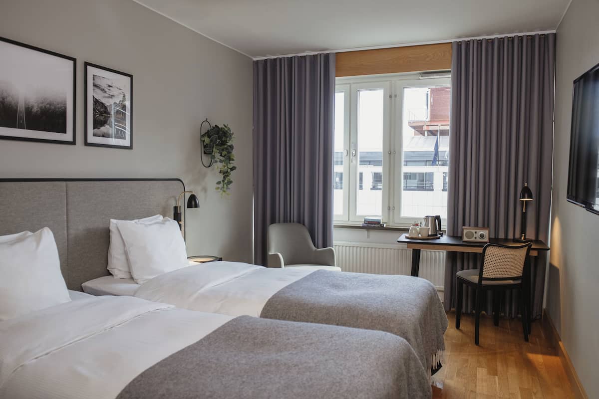 Standard Twin Room, 2 Single Beds | Desk, cots/infant beds, bed sheets