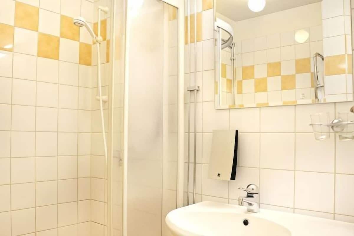 Bathroom | Hair dryer, towels, soap, shampoo