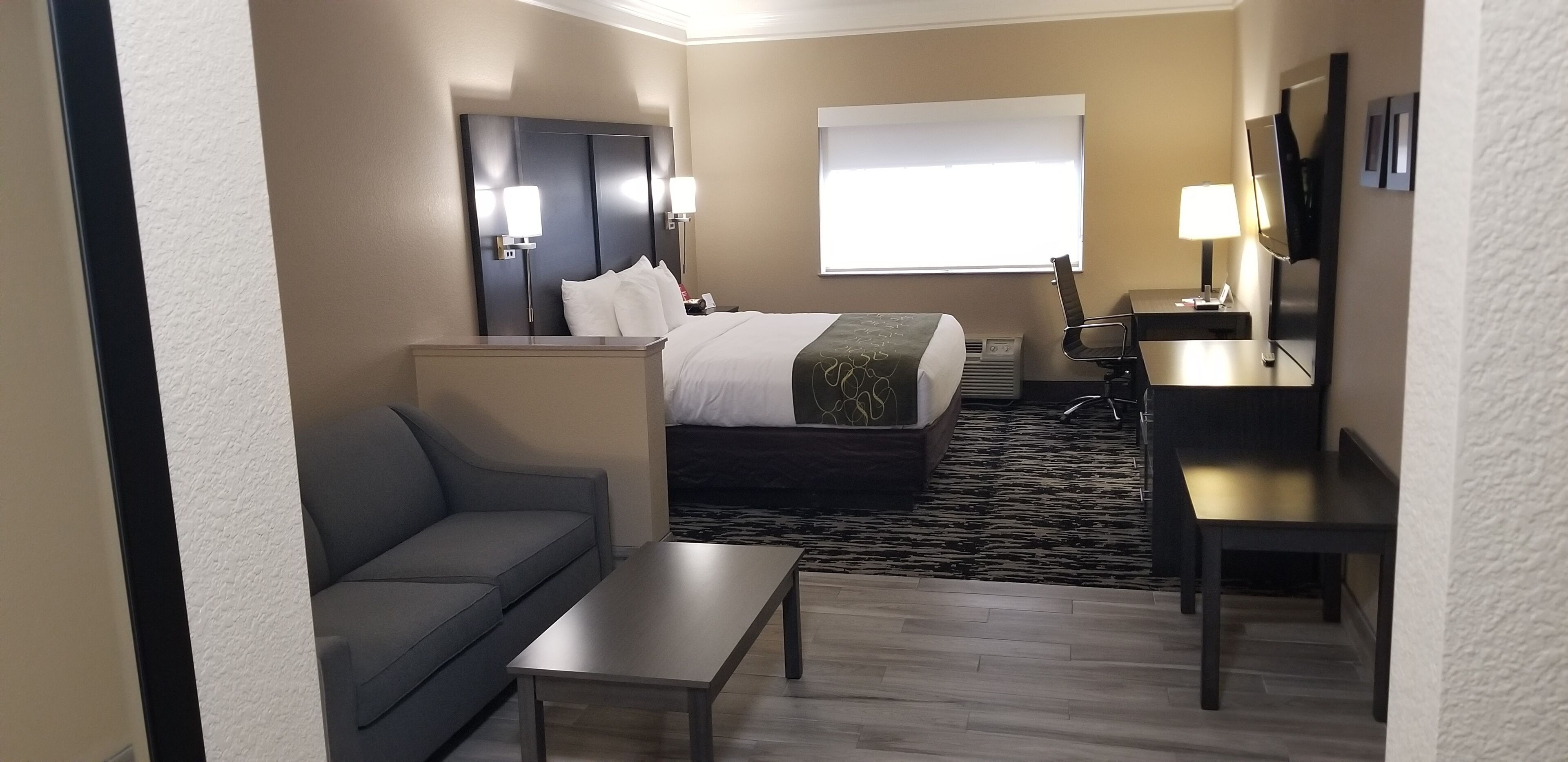 37-inch lcd tv with satellite channels, tv