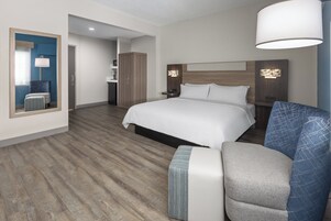 Standard Room, 1 King Bed, Mobility Accessible (Communications) | In-room safe, desk, iron/ironing board, rollaway beds
