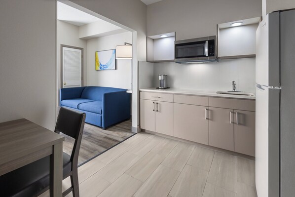 1 habitación, caja de seguridad en la habitación y escritorio 