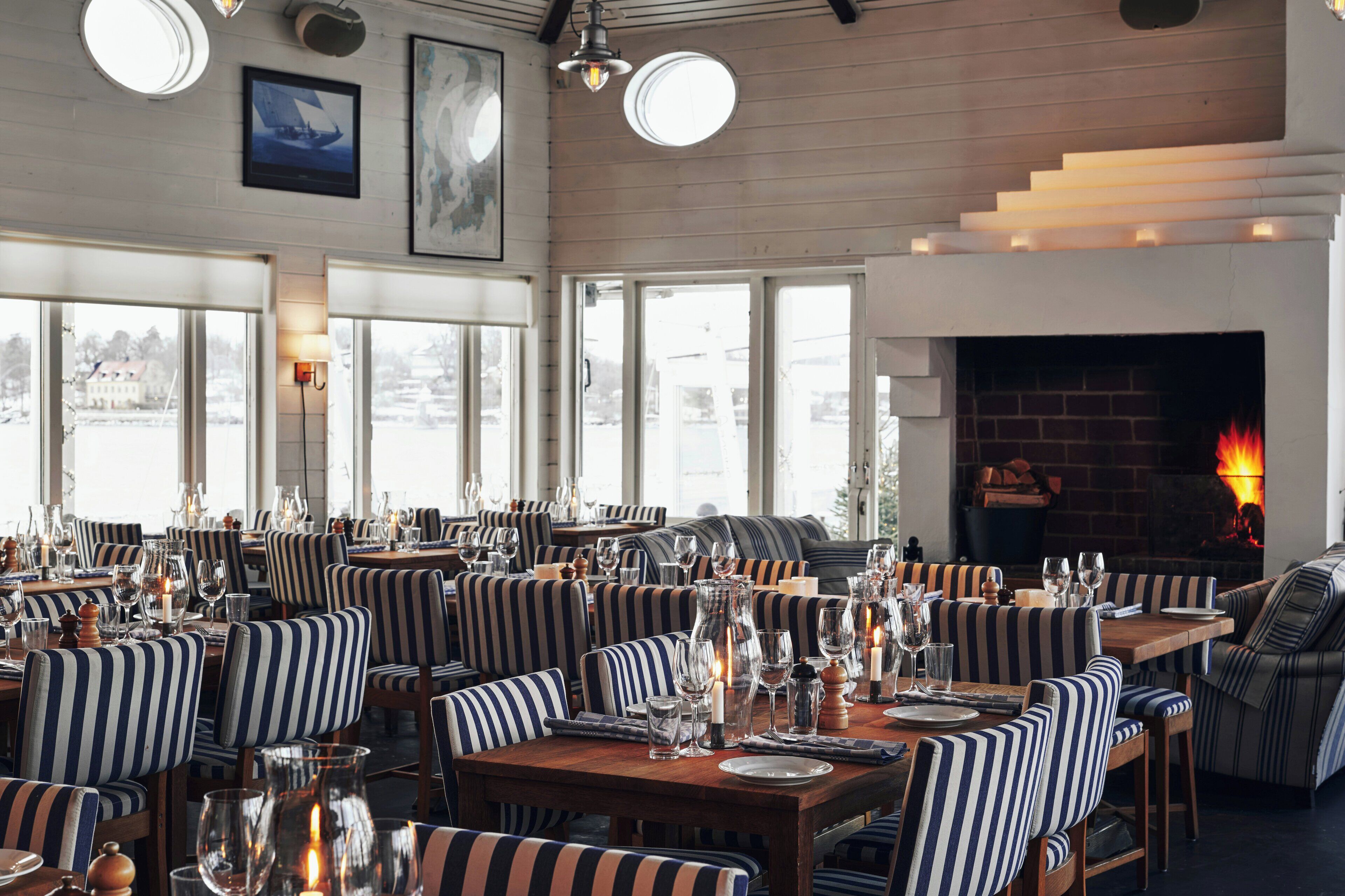 Déjeuner et dîner servis sur place, vue sur la mer 