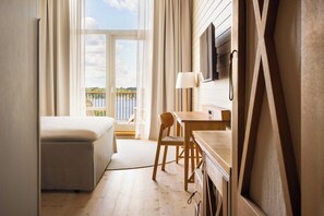 Hypo-allergenic bedding, in-room safe, desk, laptop workspace