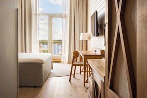 Hypo-allergenic bedding, in-room safe, desk, laptop workspace