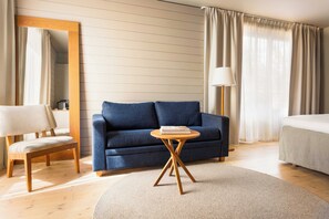 Hypo-allergenic bedding, in-room safe, desk, laptop workspace - Hotel J, Stockholm, a Member of Design Hotels (Nacka)