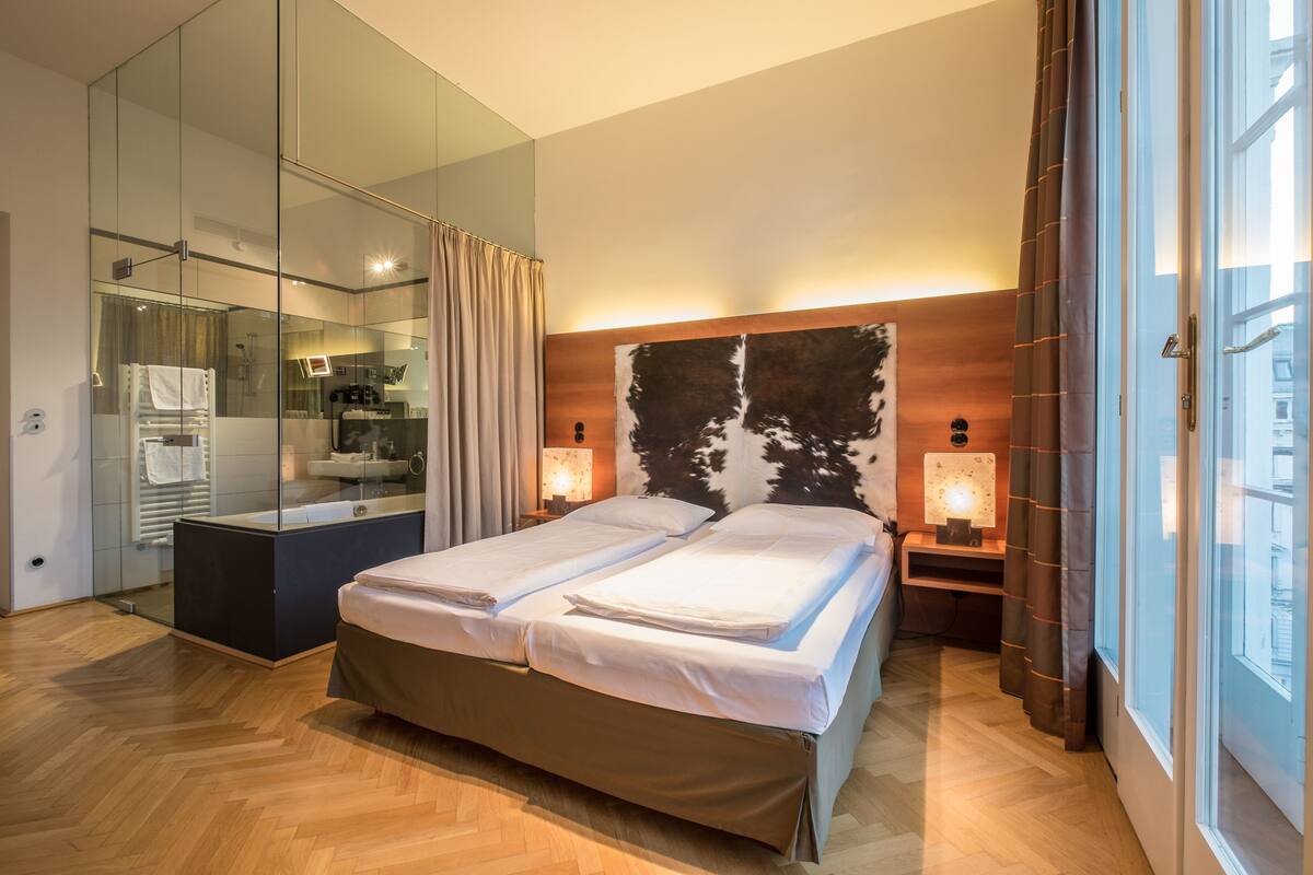 Deluxe Double Room | Hypo-allergenic bedding available, WiFi (free)