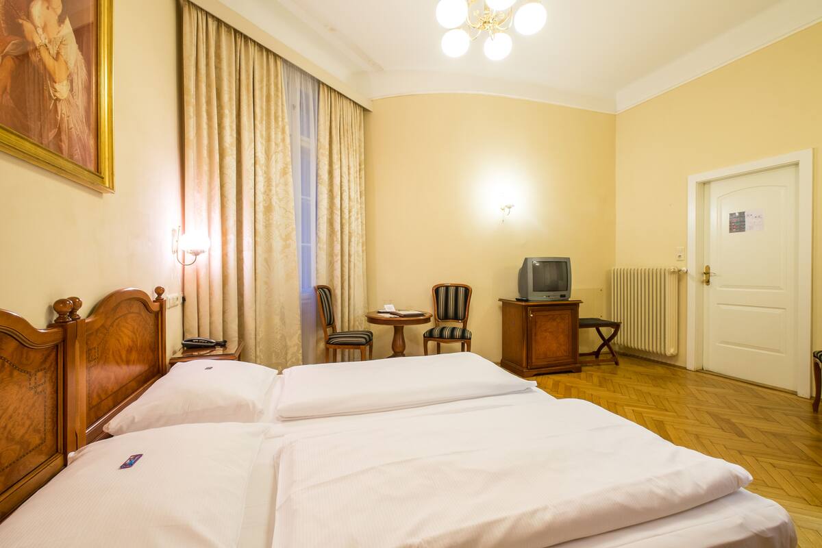 Comfort Double Room | Hypo-allergenic bedding available, WiFi (free)