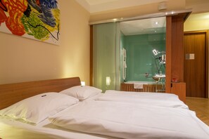 Superior Double Room | Hypo-allergenic bedding, free WiFi - SHS Hotel Papageno (Vienna)