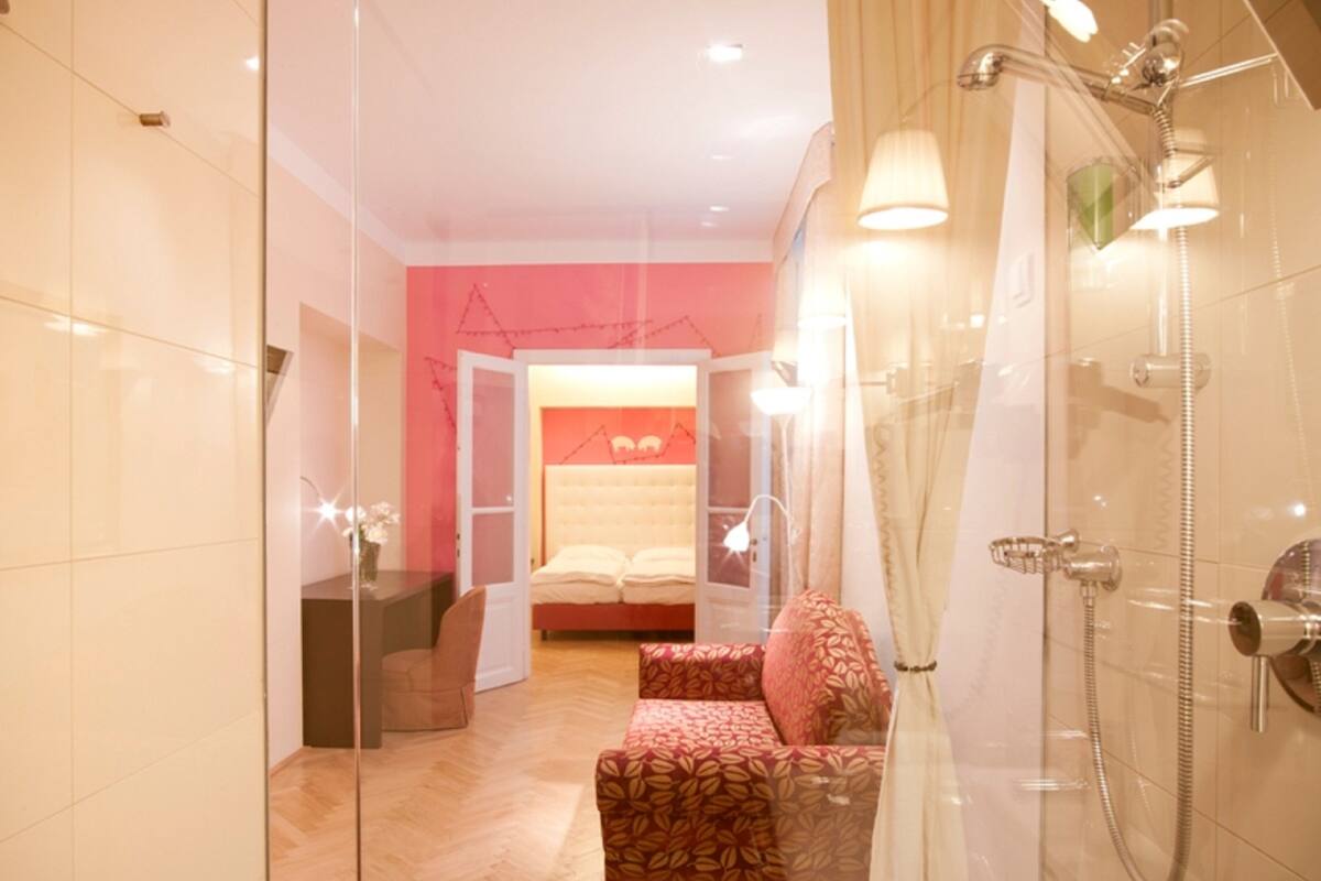 Junior Suite | Hypo-allergenic bedding available, WiFi (free)