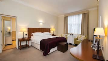 Standard Room, 1 Double Bed | Premium bedding, in-room safe, desk, iron/ironing board
