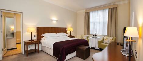 Habitación estándar, 1 cama matrimonial | Ropa de cama de alta calidad y caja de seguridad en la habitación