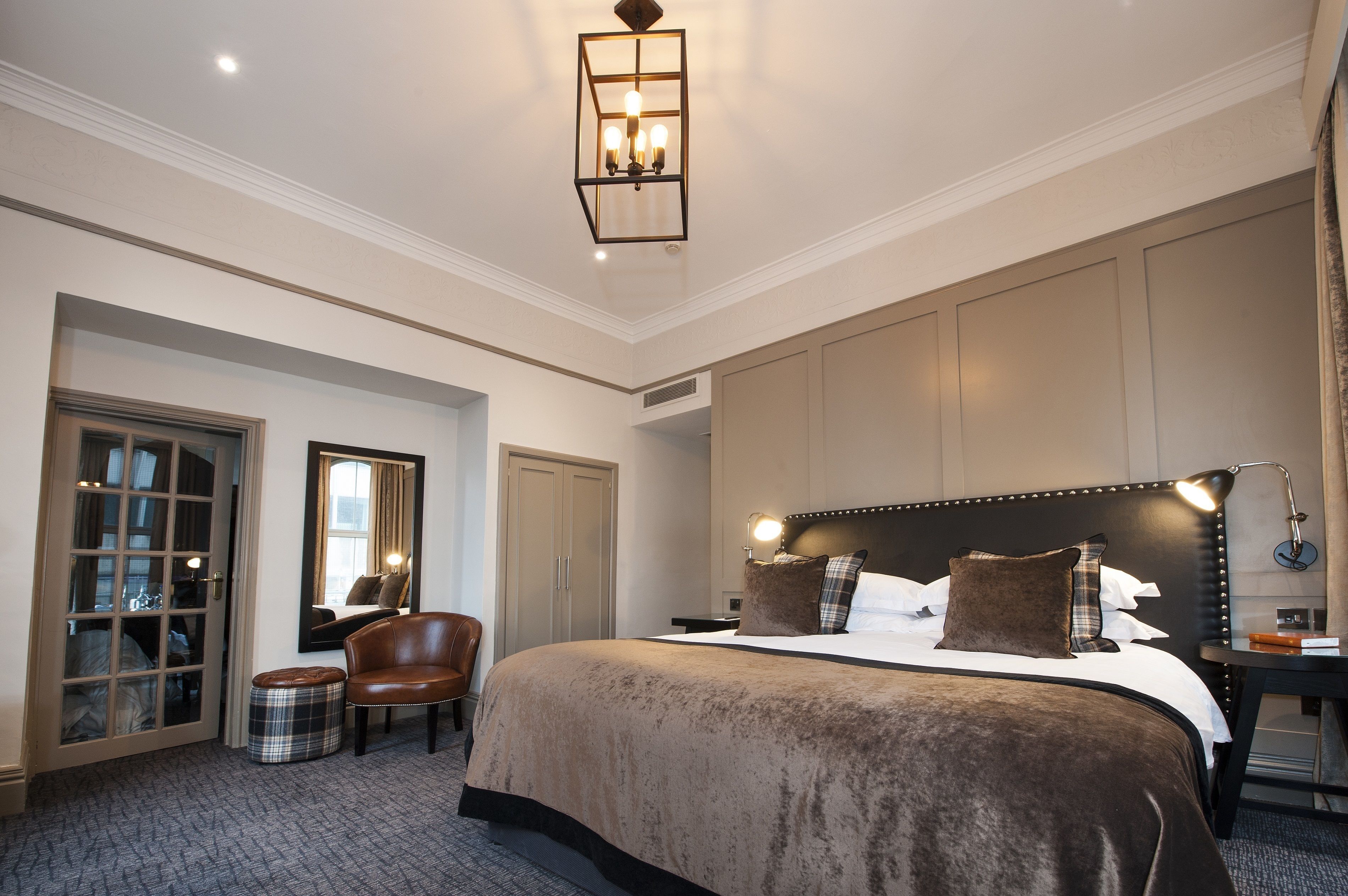 suite, 1 double bed | premium bedding, in-room safe, desk, iron/ironing board