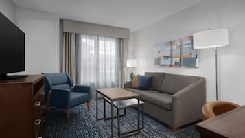 Een 27-inch televisie met kabelzenders en een mp3-dock