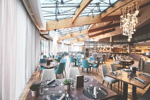 Breakfast and dinner served, local and international cuisine