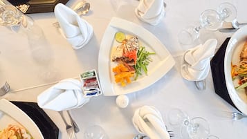供應早餐、午餐和晚餐,加勒比海料理,花園景觀