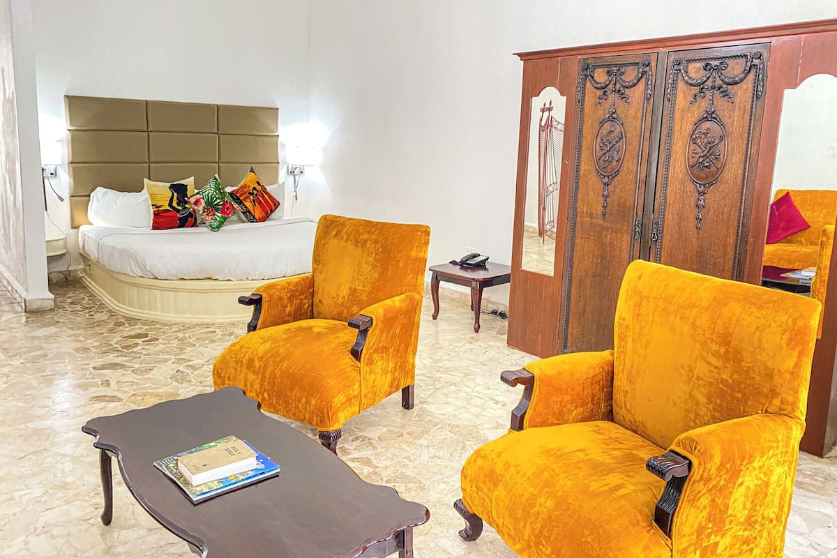 Literie de qualité supérieure, coffres-forts dans les chambres, bureau
