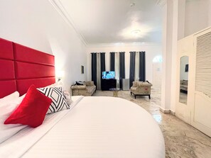 Premium bedding, in-room safe, individually decorated - Jamaica Palace Hotel (Port Antonio)
