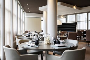 Breakfast, lunch and dinner served, French cuisine 