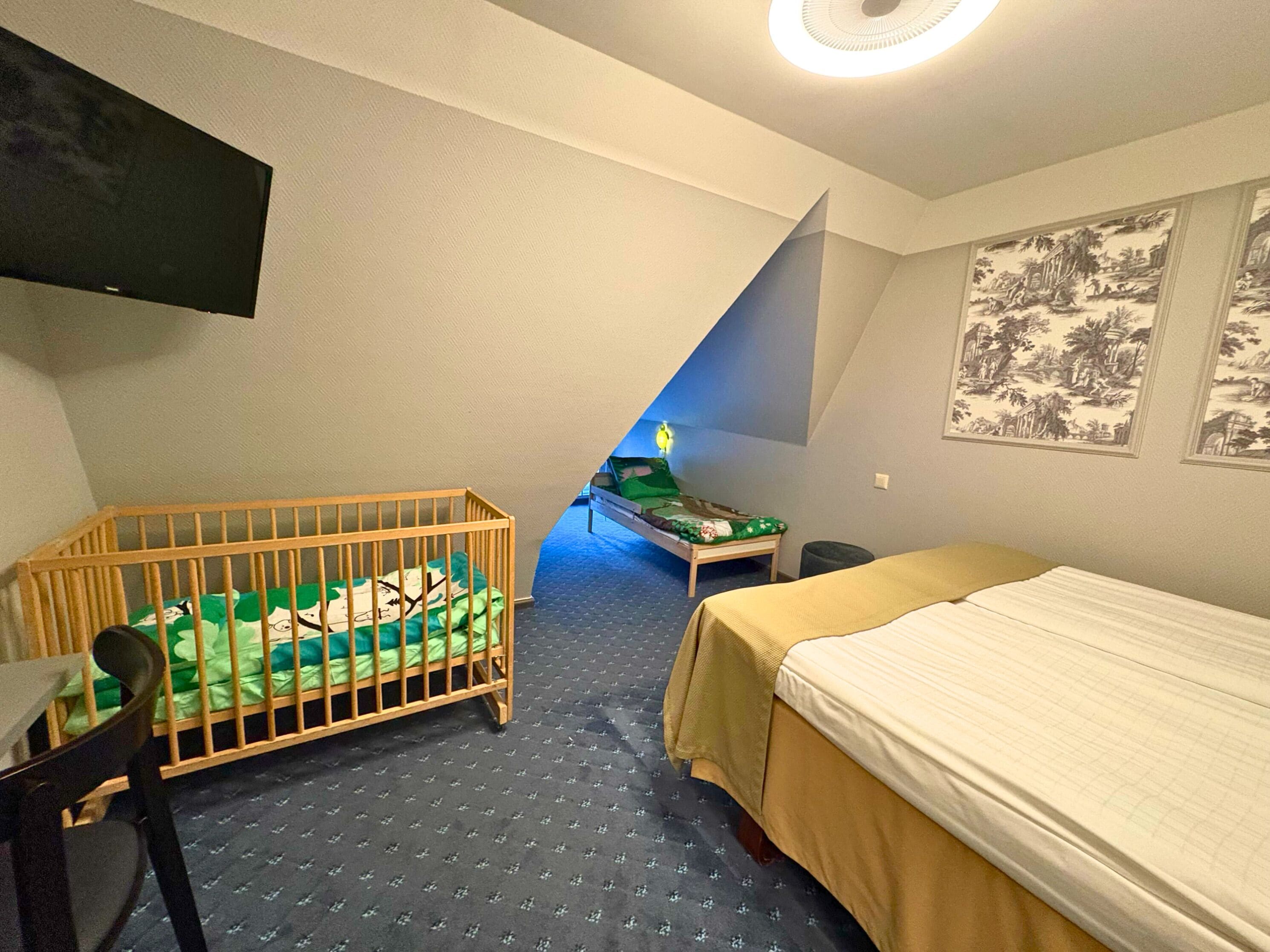 Habitación familiar doble | Caja fuerte, escritorio, espacio para trabajar con un portátil