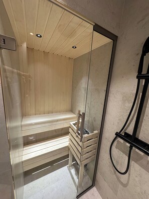 Superior Double Room | Bathroom