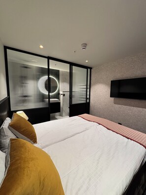 Comfort Double Room, No Windows | In-room safe, desk, laptop workspace, free WiFi