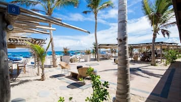 3 restaurants, breakfast, lunch, dinner served; international cuisine