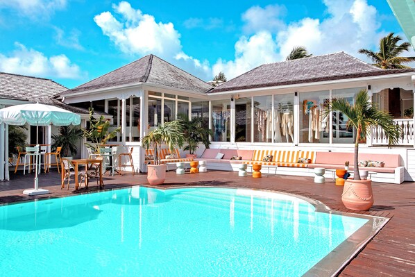 Outdoor pool, pool loungers