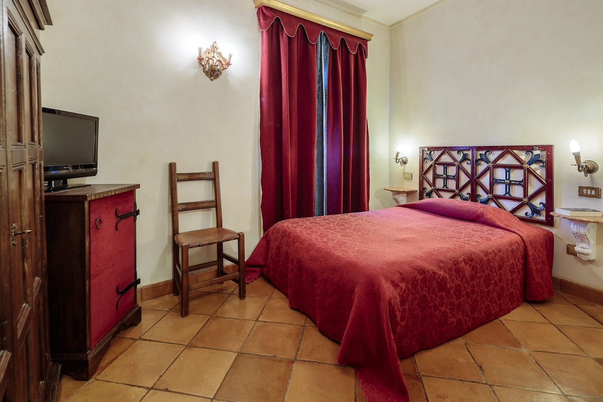 Ropa de cama de alta calidad y minibar 