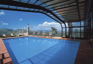 Piscine extérieure (ouverte en saison)