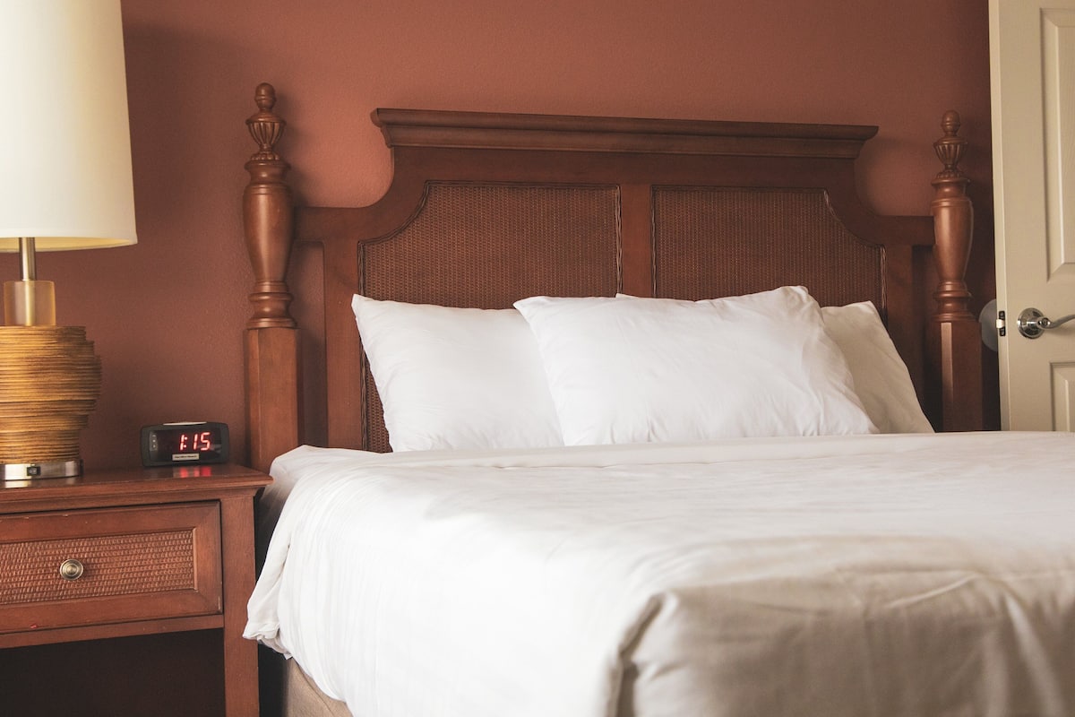 In-room safe, individually furnished, desk, laptop workspace