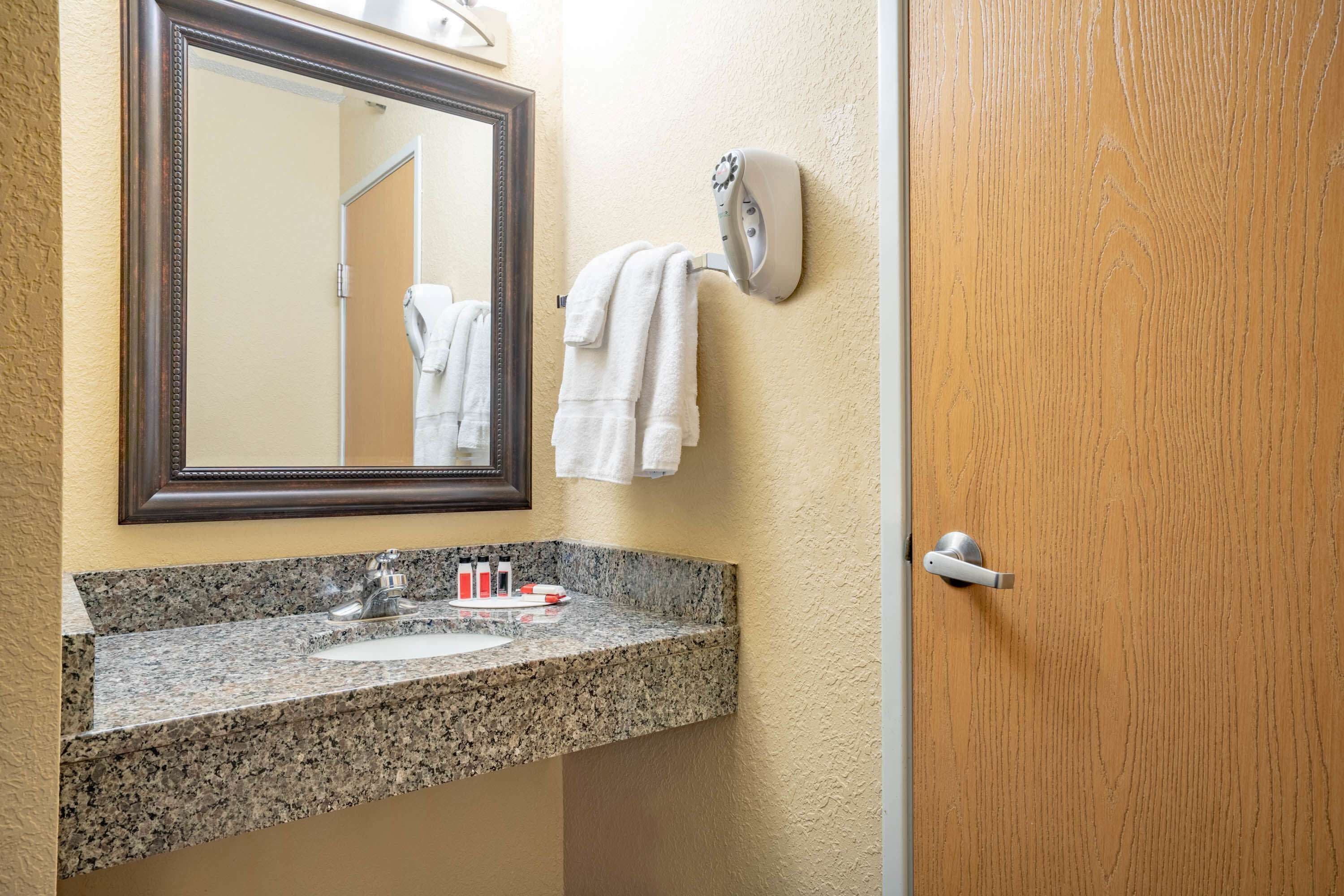 combined shower/bathtub, free toiletries, hair dryer, towels